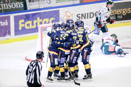 Skellefteås Henrik Hetta jublar