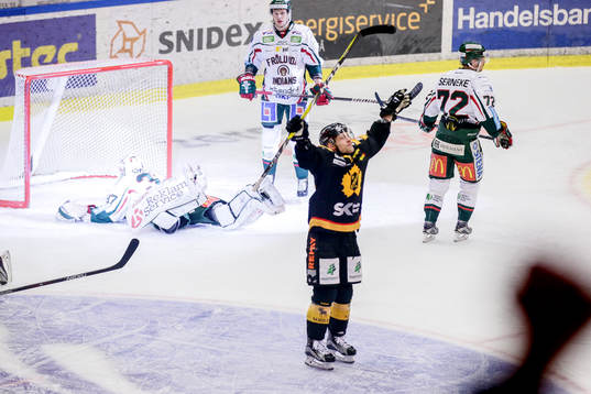 Skellefteås Oscar Möller jublar