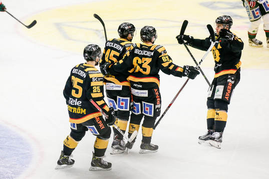 Skellefteås Oscar Möller jublar
