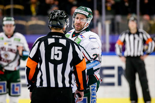 Frölundas Joel Lundqvist pratar med Domare Patrik Sjöberg