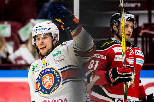 Växjös Robert Rosén jublar