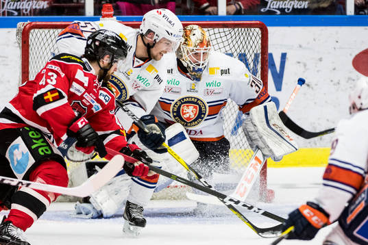 Malmö Redhawks Nichlas Hardt oroar framför Växjös Arvid