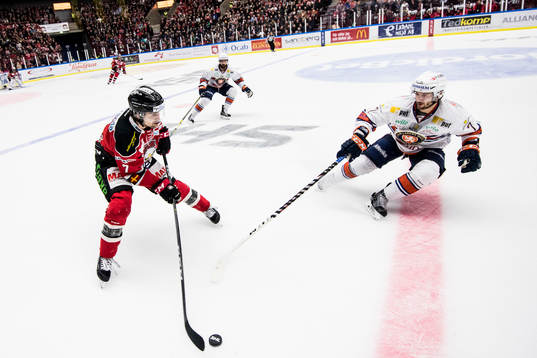 Malmö Redhawks Nils Andersson och Växjös Jeff Tambellini