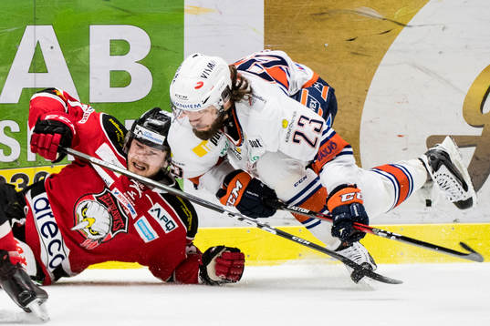 Malmö Redhawks Nicklas Jadeland och Växjös Ville Leino