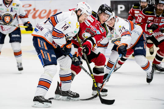 Malmö Redhawks Erik Forssell mot Växjös Emil Pettersson