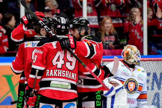 Malmö Redhawks Frederik Storm jublar med lagkamrater