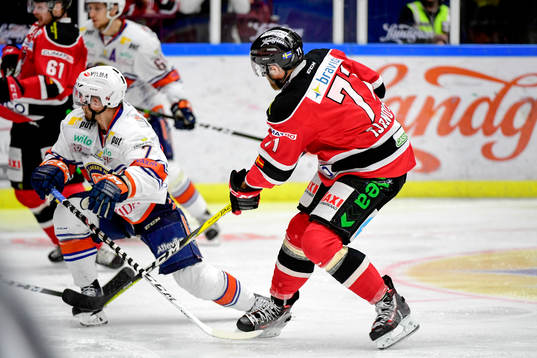 Malmö Redhawks Mathias Tjärnqvist gör 2-3