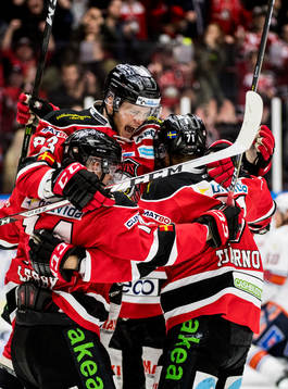 Malmö Redhawks Christoffer Forsberg (m) jublar