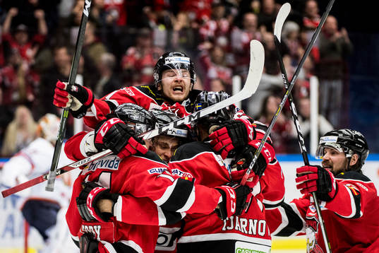 Malmö Redhawks Nicklas Jadeland (m) jublar