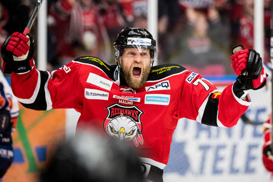 Malmö Redhawks Mathias Tjärnqvist jublar