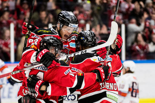 Malmö Redhawks Christoffer Forsberg (m) jublar