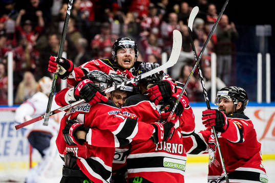 Malmö Redhawks Nicklas Jadeland (m) jublar