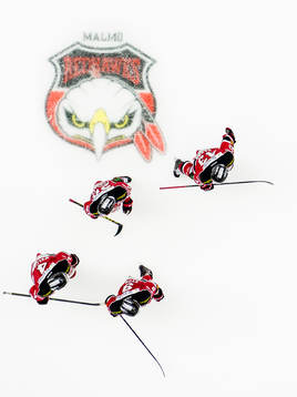 Malmö Redhawks spelare deppar bredvid Malmö Redhawks