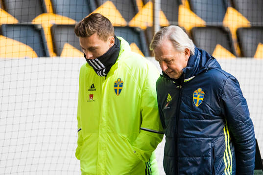 Sveriges Victor Nilsson Lindelöf och landslagschef Lars