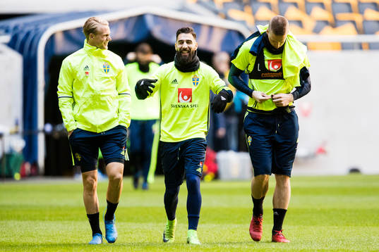 Sveriges Oscar Hiljemark, Jimmy Durmaz och Pontus Jansson
