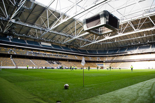 Spelarna utför en övning på Friends Arena
