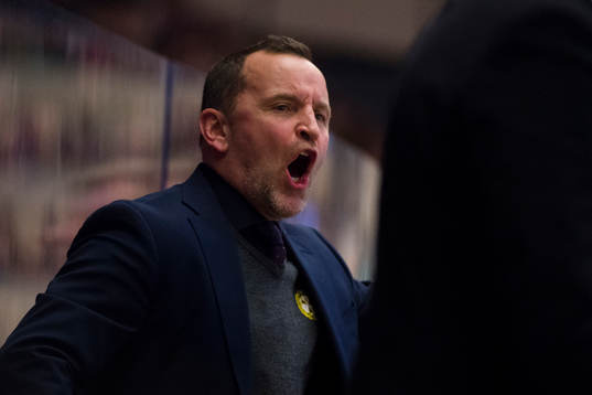 Brynäs tränare Thomas Berglund reagerar