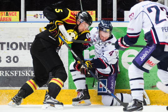 Brynäs Lukas Kilström och Linköpings Niclas Lundgren