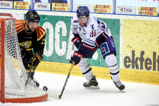 Brynäs Simon Bertilsson och Linköpings Niklas Fogström