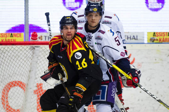 Brynäs Daniel Paille och Linköpings Kristian Näkyvä