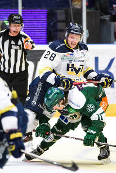 s Anton Bengtsson och Färjestads Joakim Nygård i en