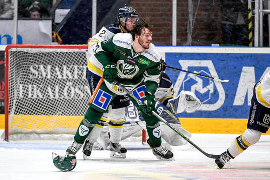 Färjestads John Persson blir av med hjälmen