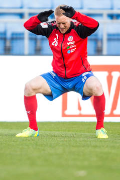 Helsingborgs Peter Larsson värmer upp
