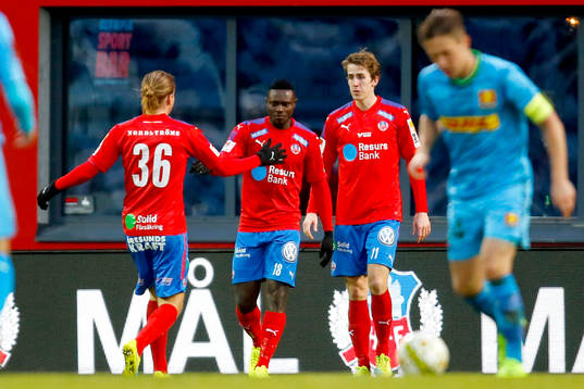 Helsingborgs Oke Akpoveta jublar med lagkamrater