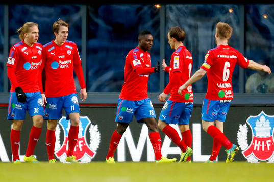 Helsingborgs Oke Akpoveta jublar med lagkamrater