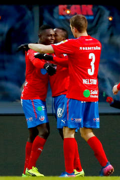 Helsingborgs Oke Akpoveta jublar med lagkamrater