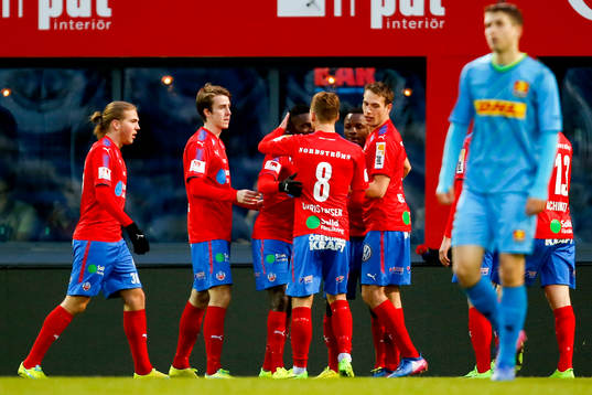 Helsingborgs Oke Akpoveta jublar med lagkamrater
