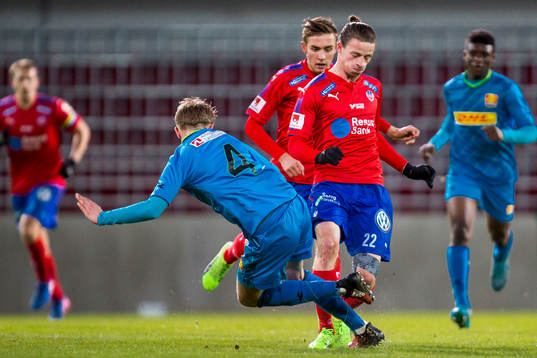 Nordsjällands Magnus Wörts försöker stoppa Helsingborgs