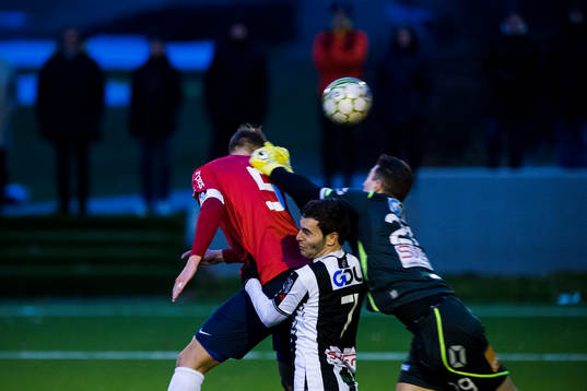 Örgrytes Johan Hammar nickar in 3-1-målet bakom