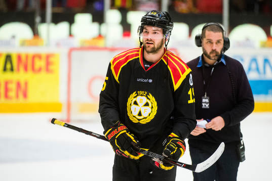 Brynäs Simon Bertilsson  jublar