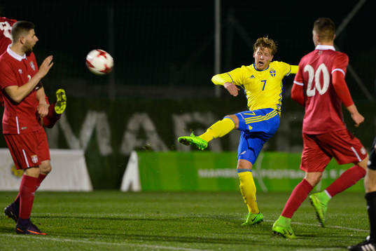 ALENXANDER FRANSSON (7 SWEDEN) SHOOT THE BALL