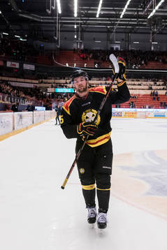 Brynäs Simon Bertilsson jublar