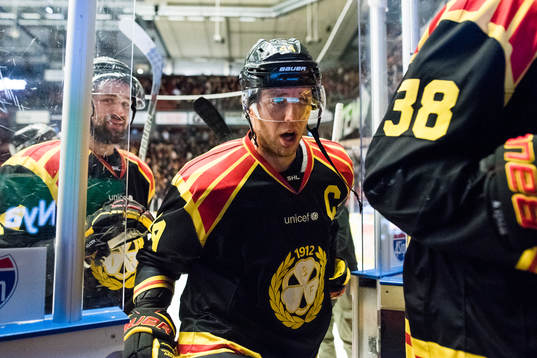 Brynäs Jacob Blomqvist jublar