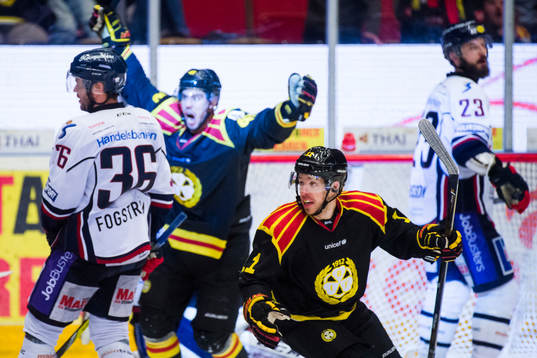 Brynäs Brynäs Jesper Jensen och Kevin Clark  jublar