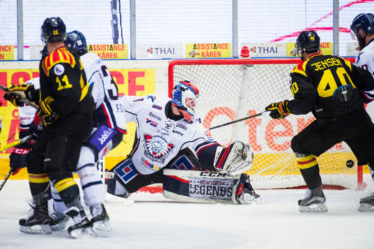 Brynäs Simon Bertilsson, ej i bild, avgörande 1-0 mål