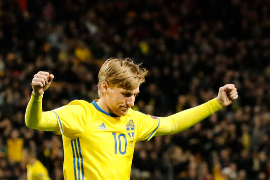 Sveriges Emil Forsberg jublar