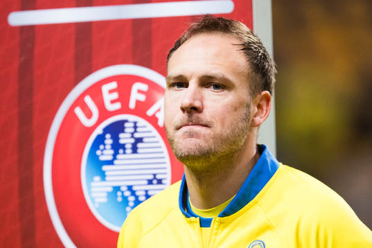 Sveriges Andreas Granqvist innan fotbollsmatchen i