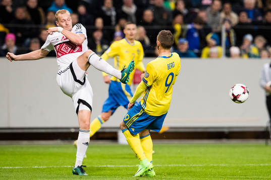 Belarus Maksim Bordachev och Sveriges Marcus Berg