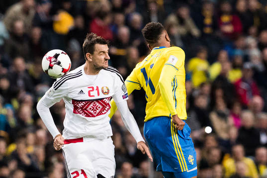 Belarus Yegor Filipenko i en nickduell med Sveriges Isaac
