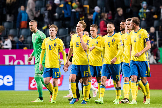 Sveriges målvakt Robin Olsen, Emil Forsberg, Oscar