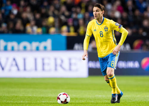 Sveriges Albin Ekdal med bollen