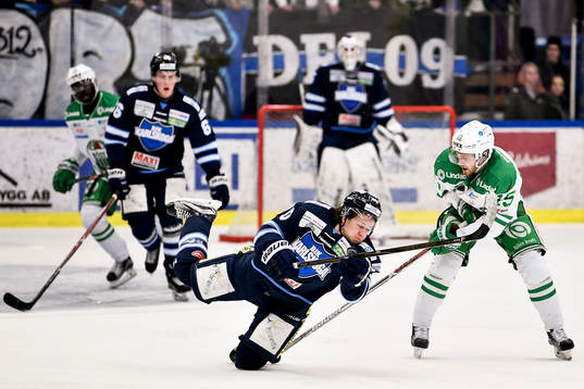 Rögles Simon Ryfors och Karlskogas Juliuz Persson