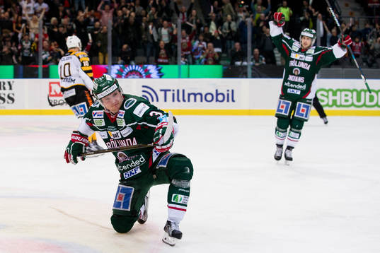 Frölundas Carl Grundström jublar