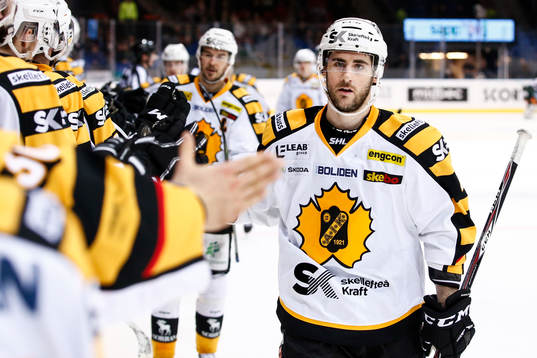 Skellefteås Bud Holloway jublar