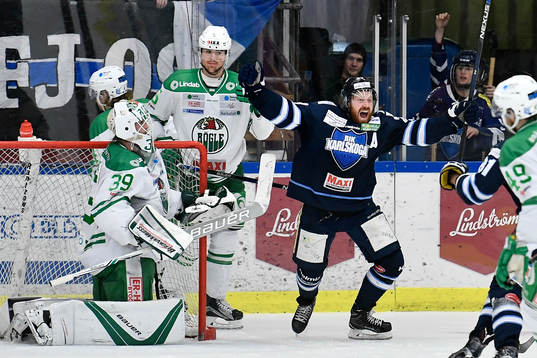 Karlskogas Fredrik Höggren jublar