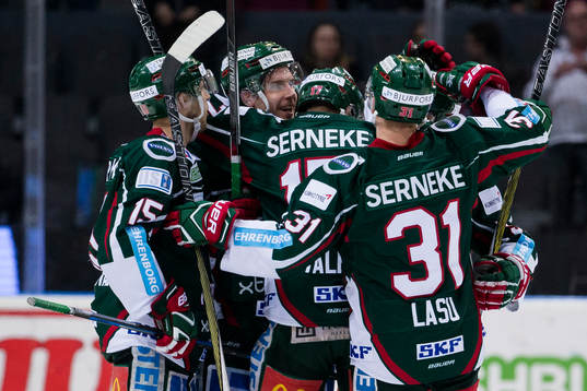 Frölundas Henrik Tömmernes jublar och omfamnas